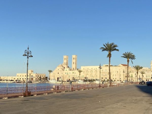 MOLFETTA – PROWINCJONALNA POCZTÓWKA Z APULII